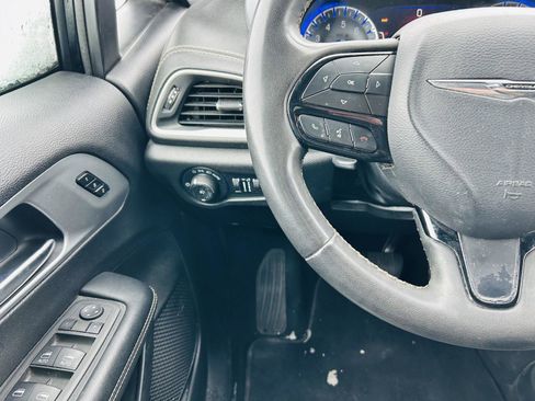 Used 2023 Chrysler Pacifica Touring-L w/ S Appearance Package image 17