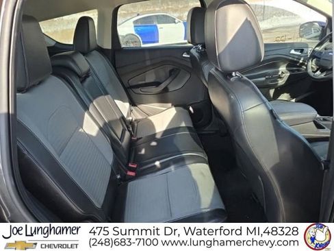 Used 2017 Ford Escape SE w/ SE Sport Appearance Package image 17