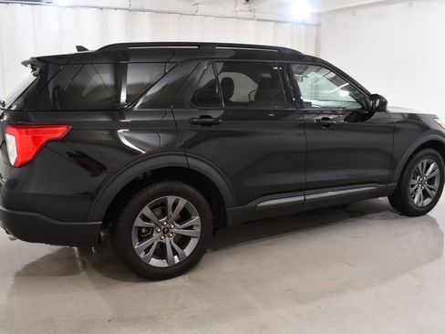 Used 2022 Ford Explorer XLT w/ Equipment Group 202A AWD/4WD image 11