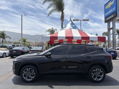Used 2024 Chevrolet Trax LT w/ Driver Confidence Package FWD image 5