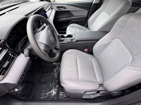 Used 2025 Toyota Camry LE FWD image 17