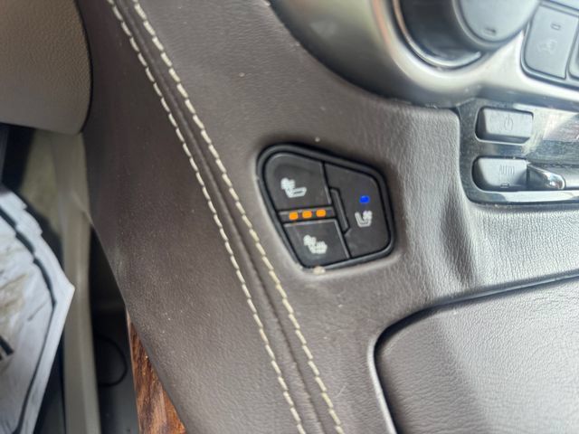 Used 2018 Chevrolet Suburban Premier RWD image 19