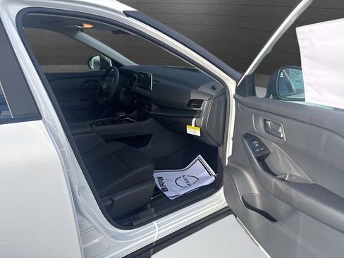 New 2025 Nissan Rogue S image 9