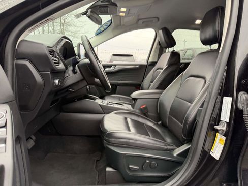 Used 2021 Ford Escape Titanium image 10