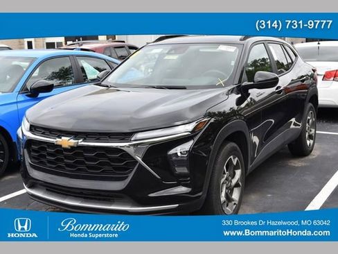 Used 2025 Chevrolet Trax LT w/ LT Convenience Package FWD image 1