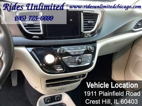 Used 2017 Chrysler Pacifica Touring-L Plus w/ Advanced Safetytec Group FWD image 6