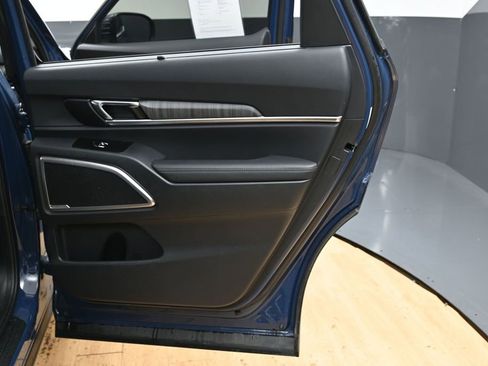 Used 2025 Kia Telluride EX w/ EX Captain's Chair Package FWD image 43