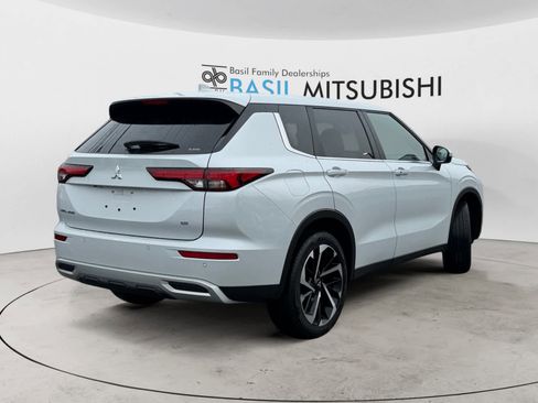 Used 2024 Mitsubishi Outlander SE image 5