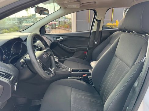 Used 2018 Ford Focus SE FWD image 14