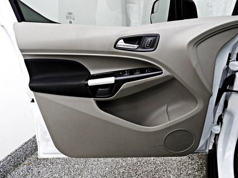 Used 2020 Ford Transit Connect XLT image 7