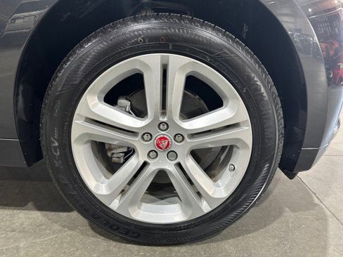 Used 2017 Jaguar F-PACE R-Sport image 27