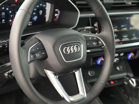 New 2025 Audi Q3 2.0T Premium image 16
