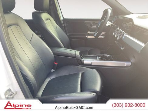 Used 2025 Mercedes-Benz GLB 250 4MATIC image 15