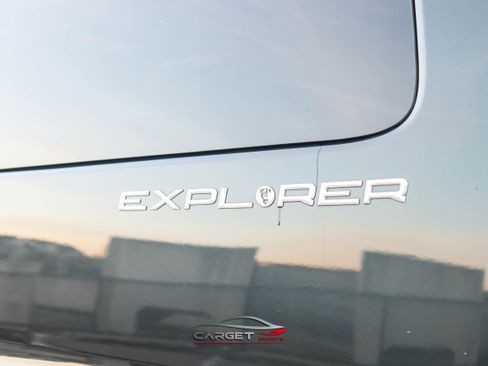 Used 2017 Chevrolet Express 2500 image 43