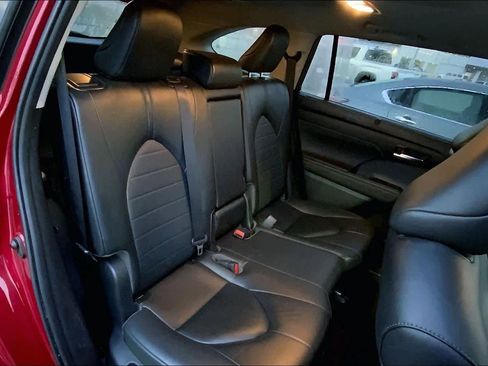 Used 2023 Toyota Highlander XLE image 18