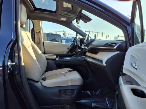 Used 2024 Toyota Sienna XLE image 28
