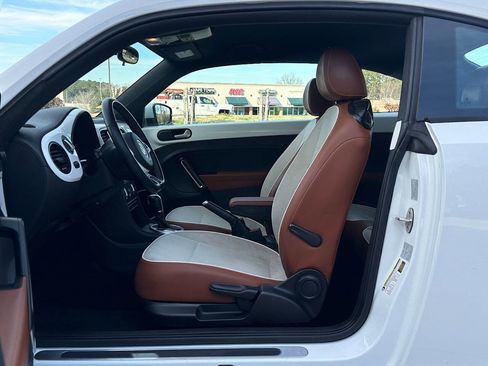 Used 2015 Volkswagen Beetle 1.8T Classic image 3