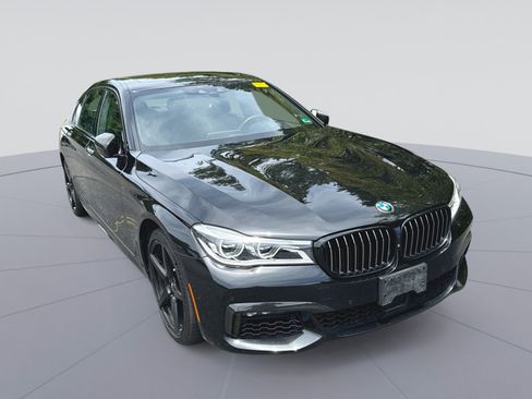 Used 2019 BMW 750i xDrive w/ Executive Package AWD/4WD image 1