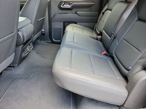 Used 2026 GMC Sierra 1500 SLT RWD image 8