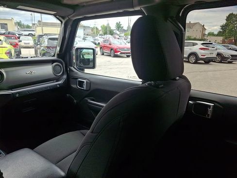 Used 2018 Jeep Wrangler Unlimited Sport AWD/4WD image 16
