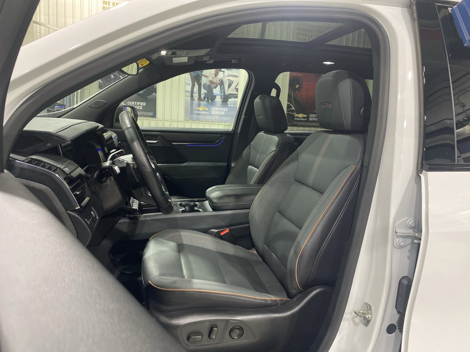 Used 2024 GMC Acadia AT4 w/ Luxury Package AWD/4WD image 20