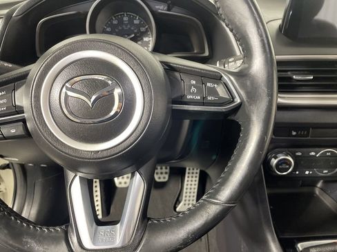 Used 2018 MAZDA MAZDA3 Touring FWD image 12