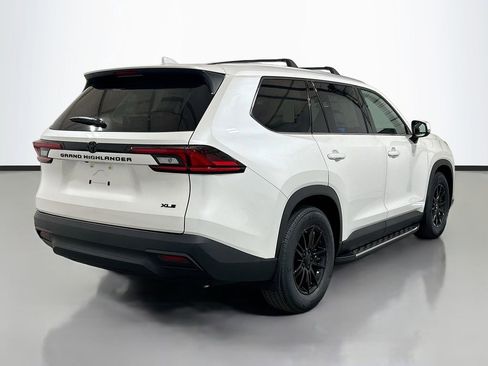 New 2026 Toyota Grand Highlander FWD image 4