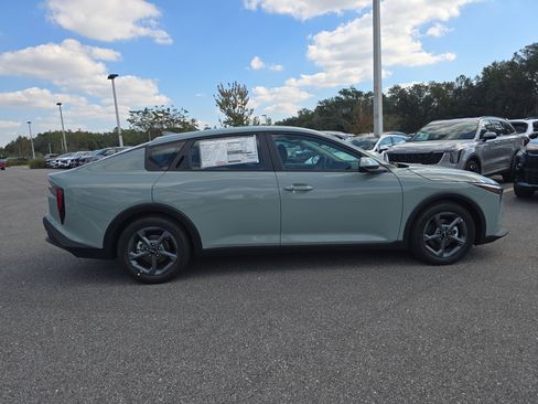 New 2025 Kia K4 LXS image 9