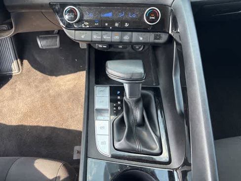 Used 2023 Hyundai Elantra SEL w/ Convenience Package FWD image 18