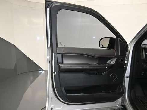 Used 2019 Ford Expedition Limited w/ Equipment Group 303A RWD image 10