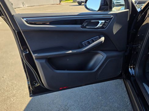 Used 2016 Porsche Macan S image 22