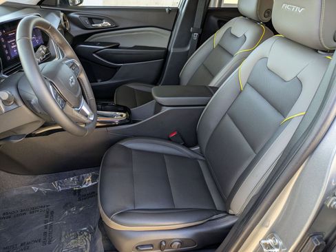 Used 2024 Chevrolet Trax ACTIV FWD image 21