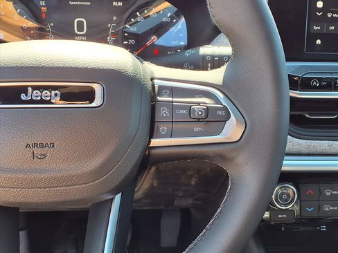 New 2025 Jeep Compass Latitude w/ Convenience Group AWD/4WD image 19