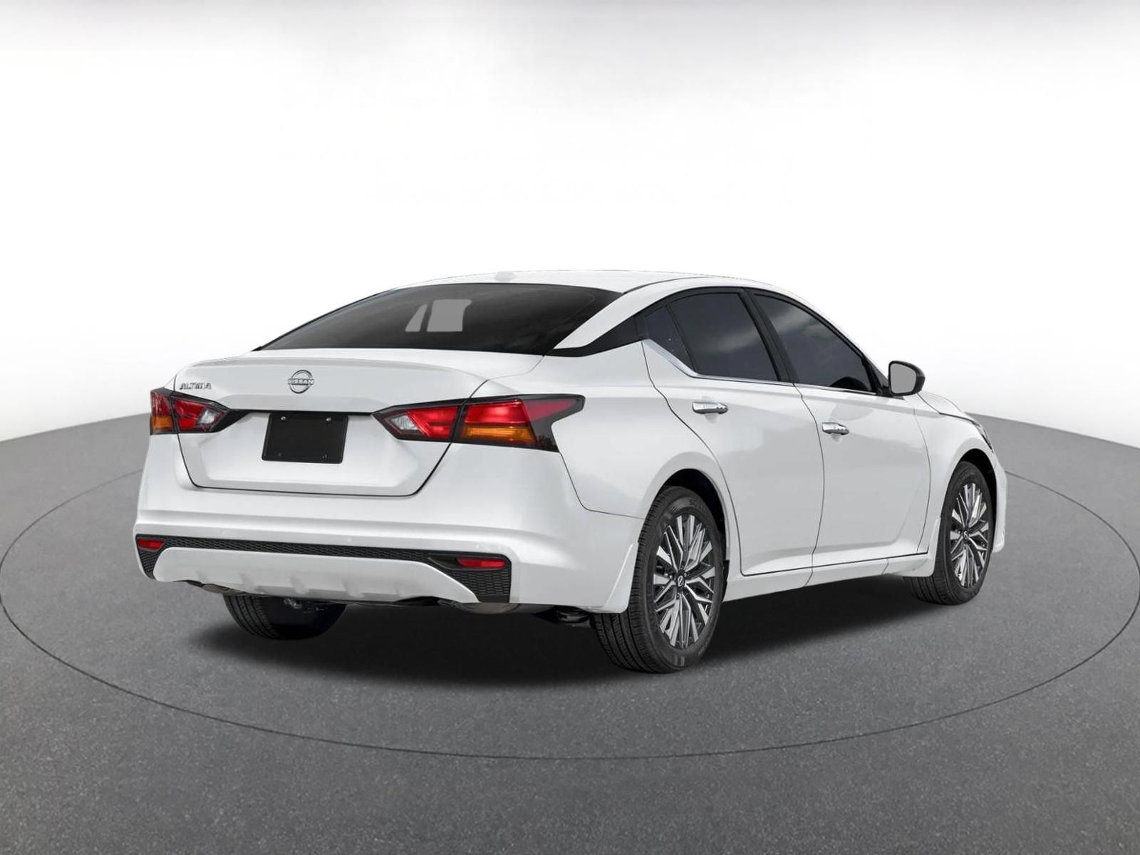 Used 2025 Nissan Altima 2.5 SV FWD image 2