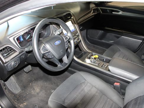 Used 2020 Ford Fusion SE image 7