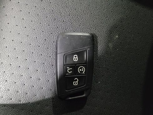Used 2020 Volkswagen Jetta SE w/ SE Cold Weather Package FWD image 32