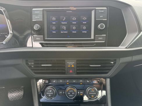Used 2024 Volkswagen Jetta SE FWD image 25