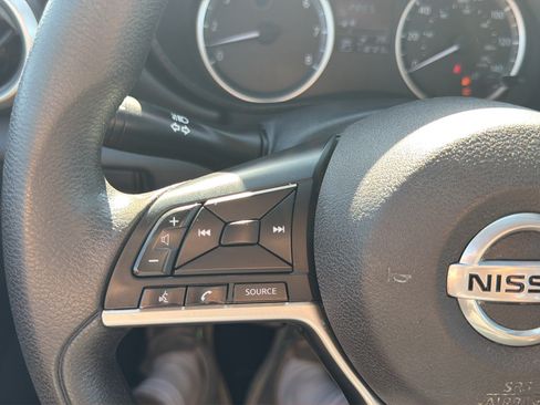 Used 2022 Nissan Versa S FWD image 21