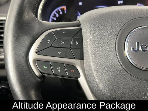 Used 2021 Jeep Grand Cherokee Laredo X image 8