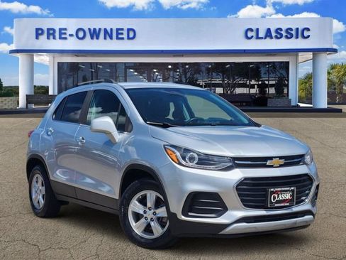 Used 2019 Chevrolet Trax LT w/ LT Convenience Package FWD image 1