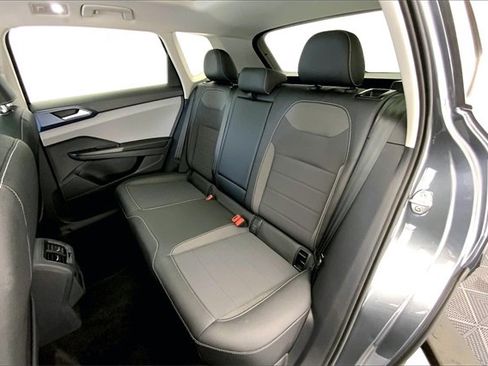 Used 2024 Volkswagen Taos SE image 26
