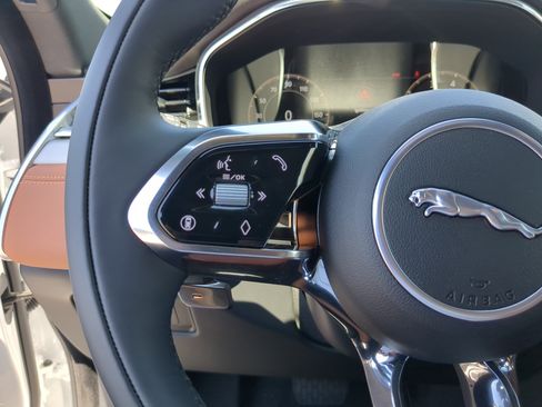 New 2026 Jaguar F-PACE R-Dynamic S image 30