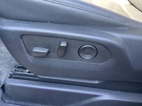 Used 2022 Chevrolet Suburban Z71 w/ Luxury Package image 9