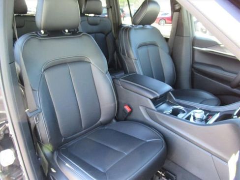 New 2026 Jeep Grand Cherokee Limited w/ Luxury Tech Group II RWD image 9
