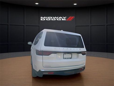 Used 2023 Jeep Wagoneer L Series II image 7