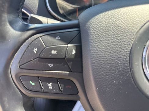 Used 2020 Jeep Cherokee Trailhawk w/ Cold Weather Group AWD/4WD image 17