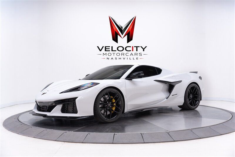 Used 2025 Chevrolet Corvette Z06 w/ Stealth Interior Trim Package RWD image 2