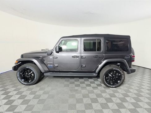 Used 2022 Jeep Wrangler Unlimited Sahara image 7