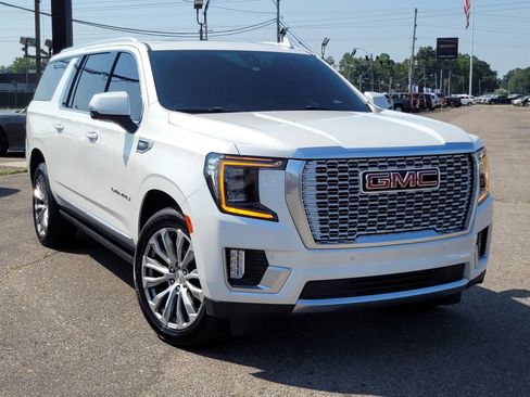 Used 2021 GMC Yukon XL Denali w/ Denali Premium Package RWD image 8