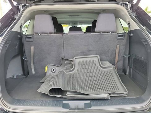 Certified 2024 Toyota Highlander LE FWD image 6